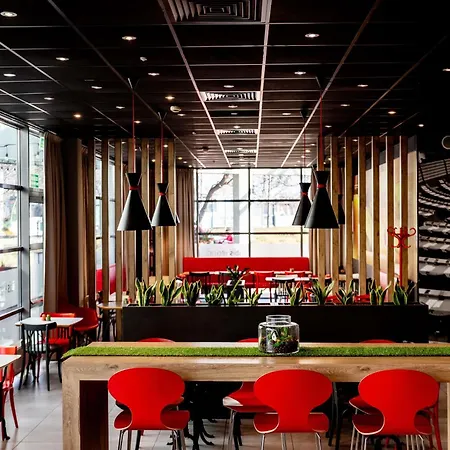 Ibis Stare Hotell 2*