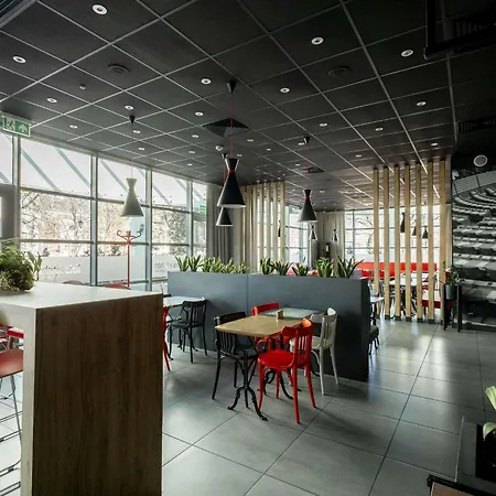 Ibis Stare Hotell 2*